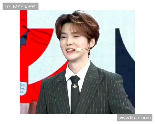 鹿晗谈日本足球明星的魅力与影响力，展现体育与偶像文化的交融