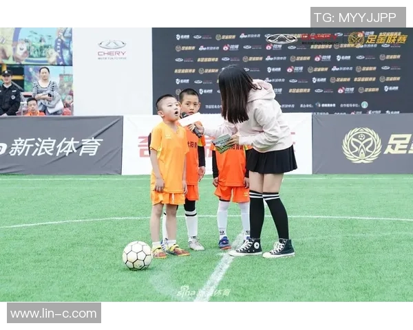 足球明星精彩绕杆技巧视频集锦展现超凡球技与风采